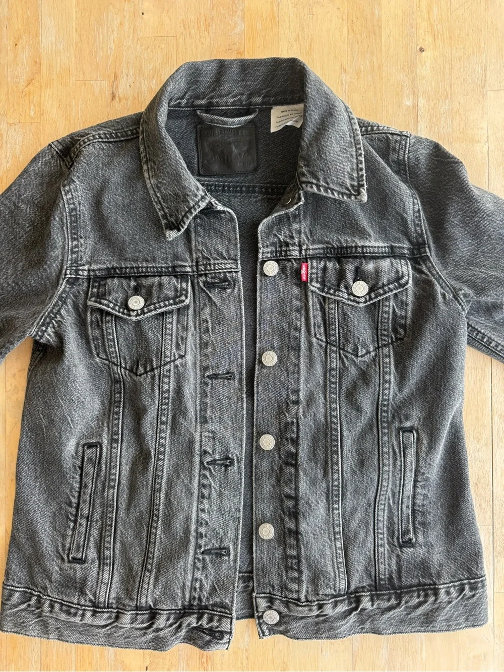 Levi's Women's Black Denim Jacket - Picture 1 of 3